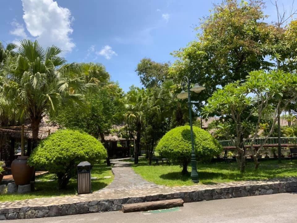 Hoa Binh Hotel Buitenkant foto