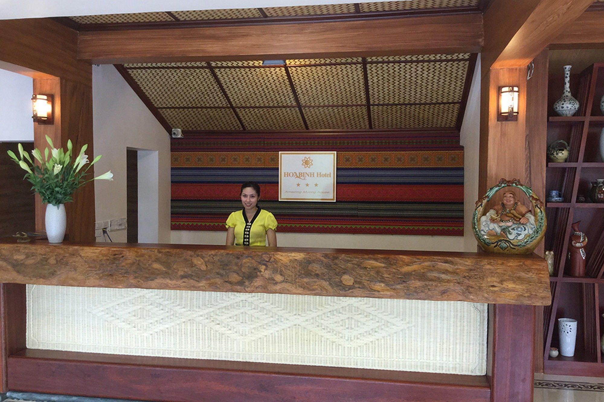 Hoa Binh Hotel Buitenkant foto
